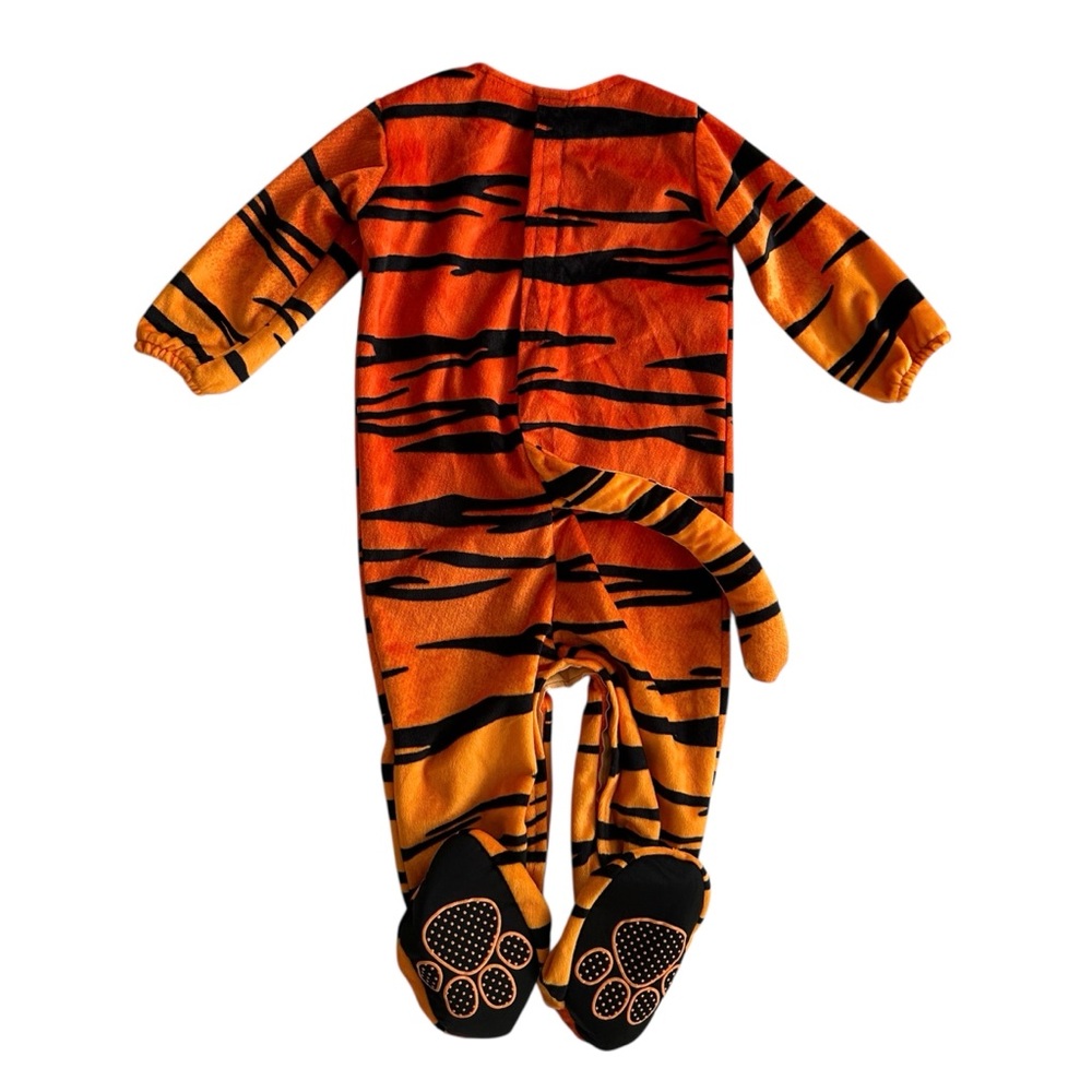 Spirit Halloween Baby Tiger Two Pc Costume
Snap Legs Upper Back Size 0-6 Months - Picture 10 of 14